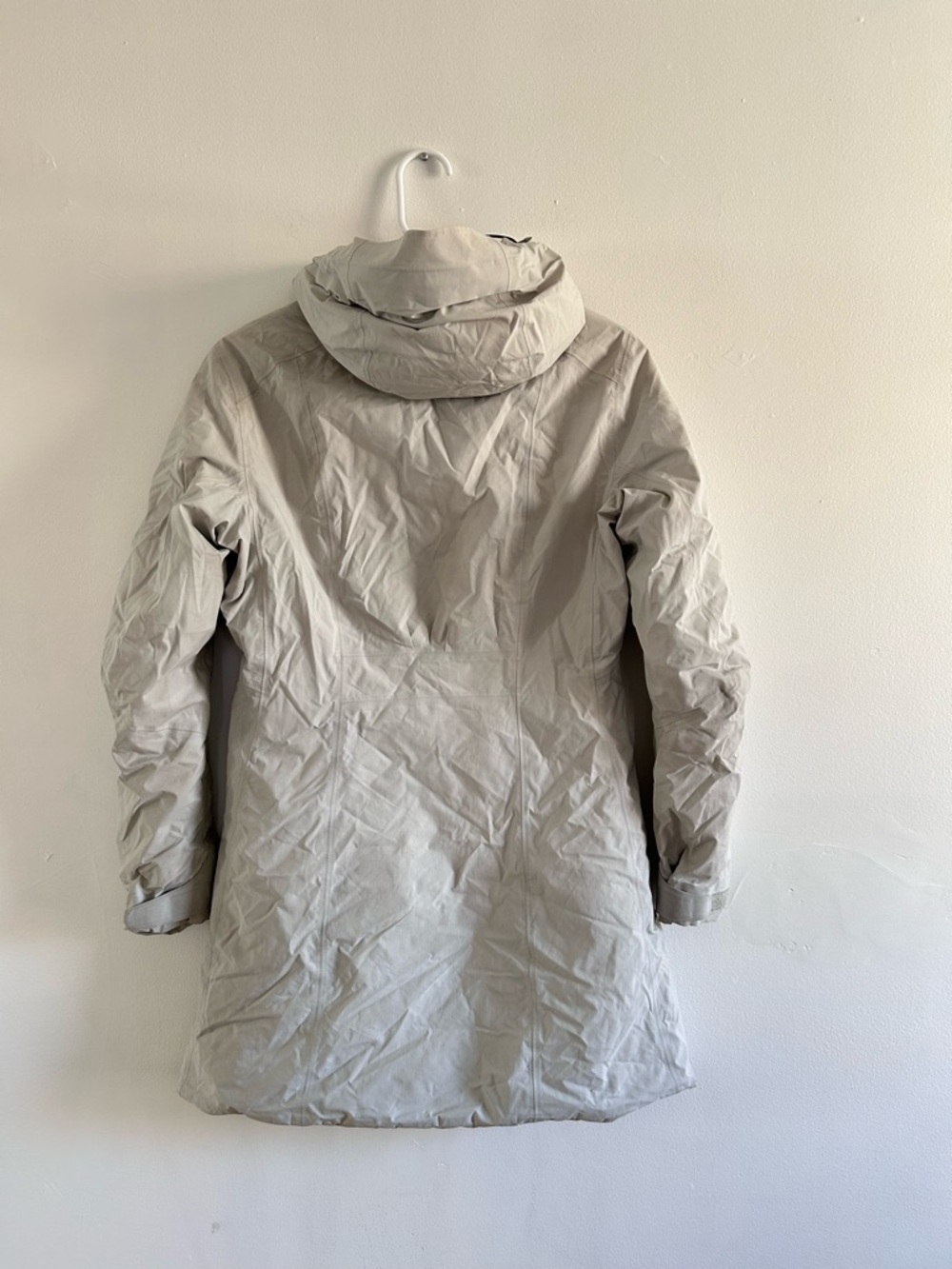 Arc'teryx Sylva Long Parka Light Gray Coat with Purple Hood Lining windstopper - Picture 7 of 12
